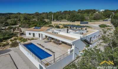 Villa For Sale in Loule, Portugal