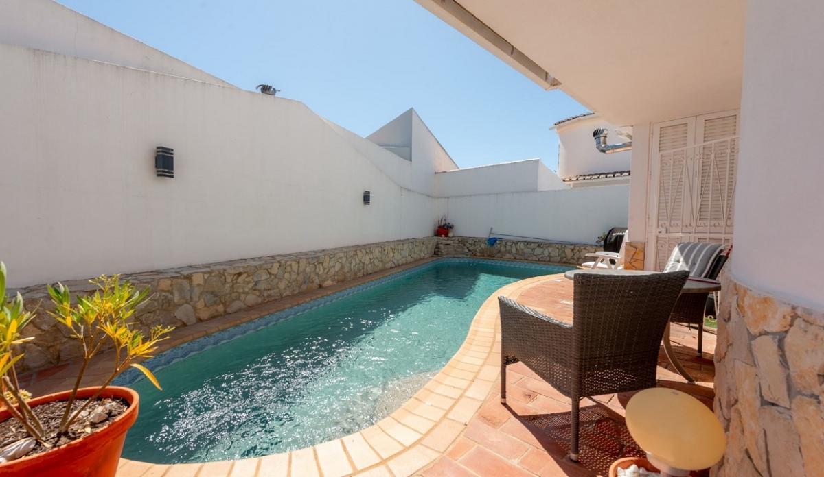 Picture of Villa For Sale in Praia Da Luz, Algarve, Portugal