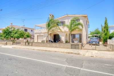 Villa For Sale in 