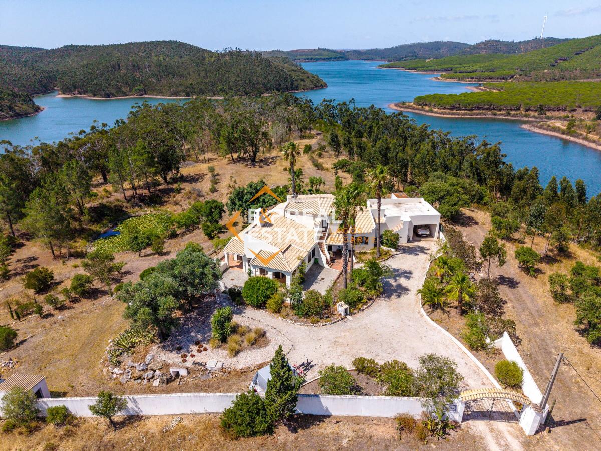Picture of Villa For Sale in Marmelete, Algarve, Portugal