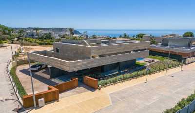 Villa For Sale in Luz, Portugal