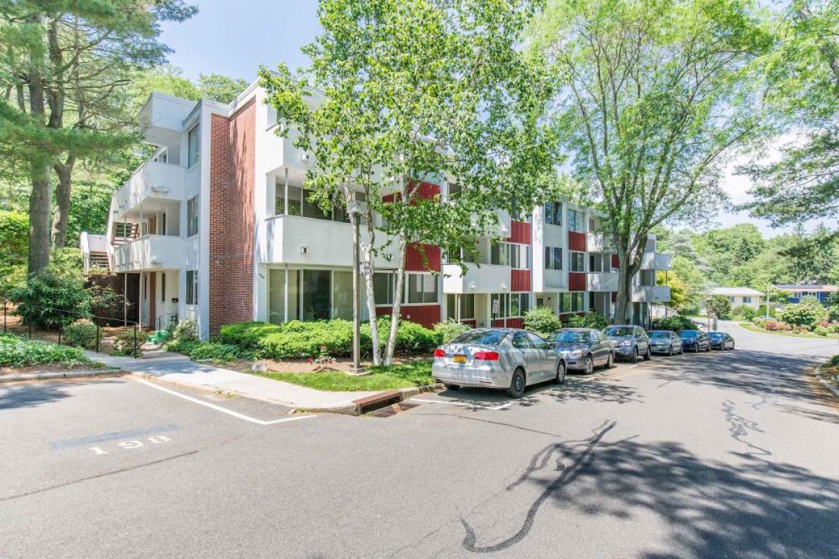 Picture of Condo For Sale in Hartsdale, New York, United States