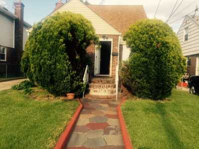 Home For Sale in Elmont, New York