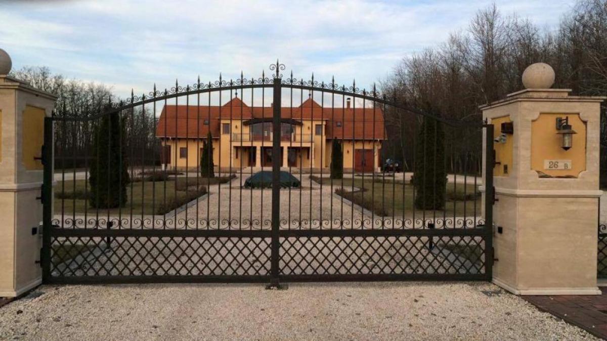 Picture of Villa For Sale in Lajosmizse, Bacs-Kiskun, Hungary