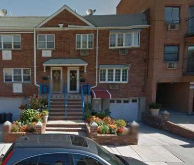 Apartment For Sale in Bayside, New York