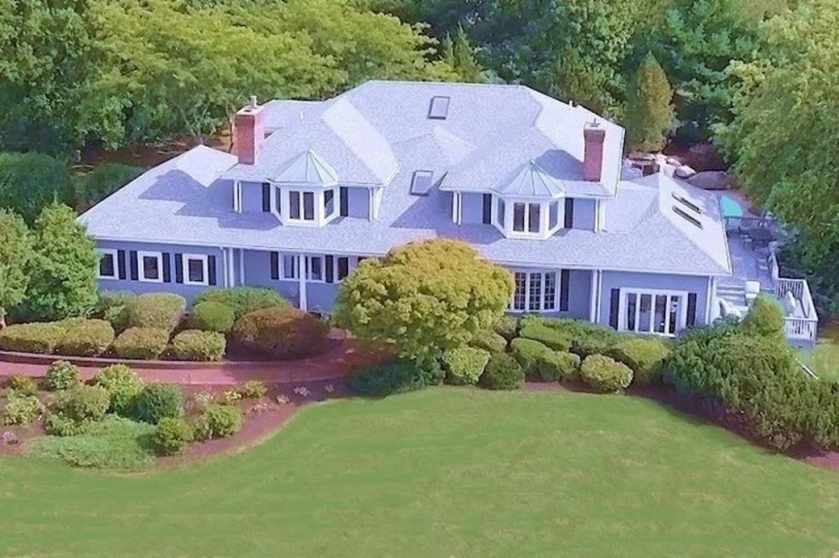 Picture of Home For Sale in Tiverton, Rhode Island, United States