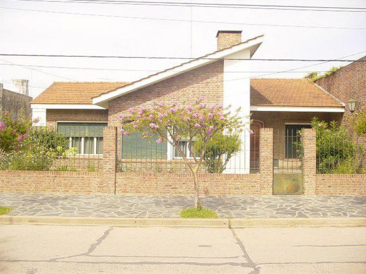 Picture of Home For Sale in Lobos, Buenos Aires, Argentina