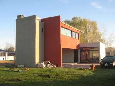 Home For Sale in Berisso, Argentina