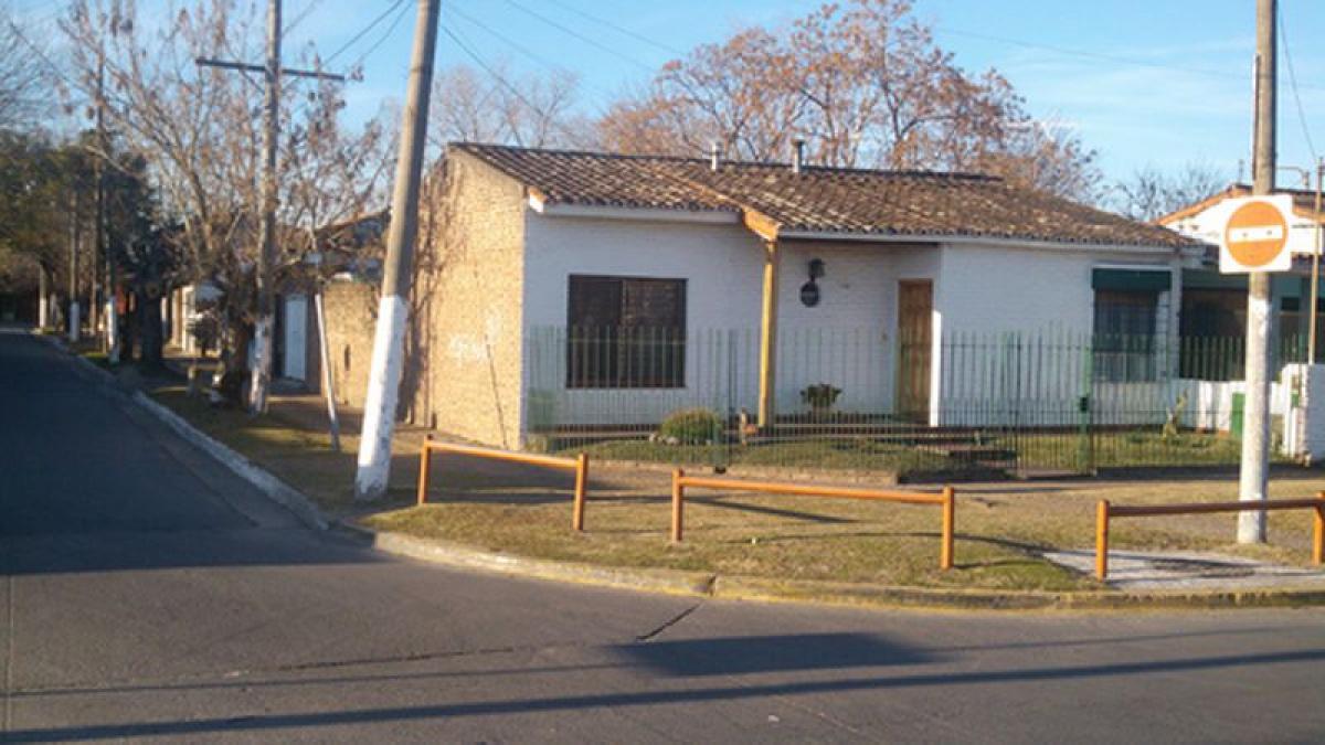 Picture of Home For Sale in Berazategui, Buenos Aires, Argentina