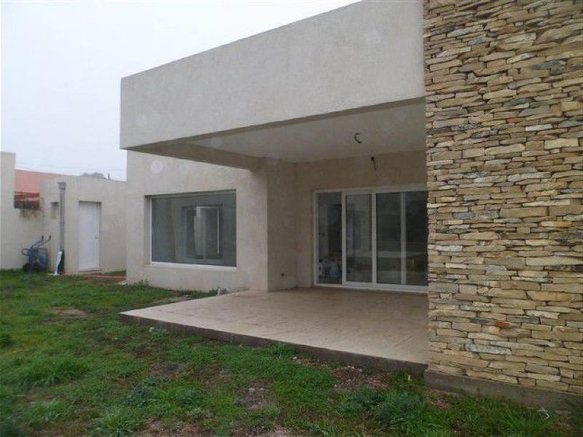 Picture of Home For Sale in Coronel Suarez, Buenos Aires, Argentina
