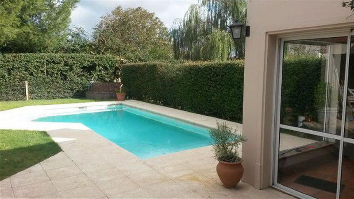 Picture of Home For Sale in Coronel Suarez, Buenos Aires, Argentina