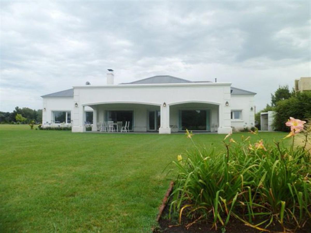 Picture of Home For Sale in Coronel Suarez, Buenos Aires, Argentina