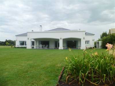 Home For Sale in Coronel Suarez, Argentina