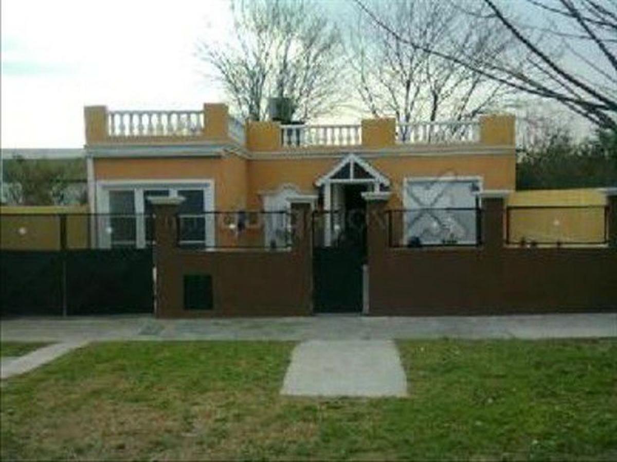 Picture of Home For Sale in Moron, Buenos Aires, Argentina
