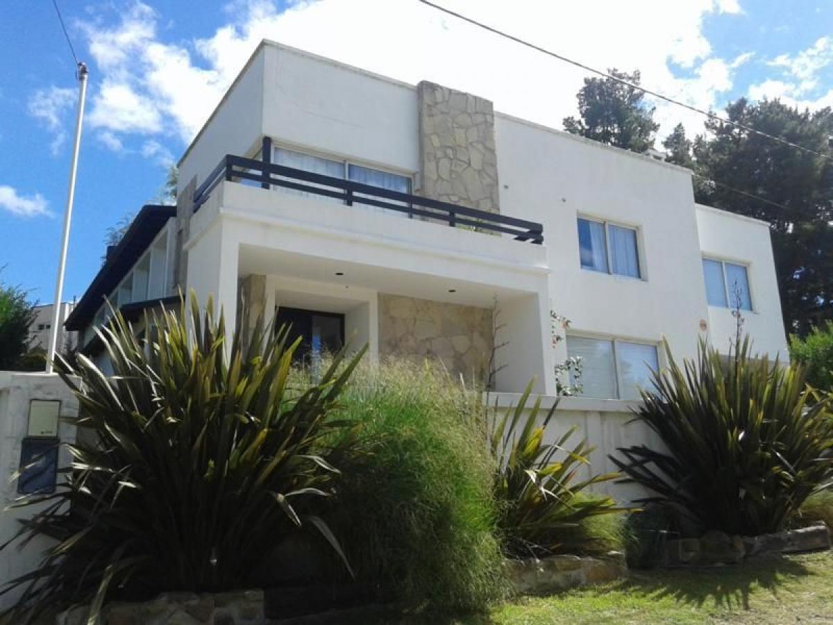 Picture of Home For Sale in General Pueyrredon, Buenos Aires, Argentina