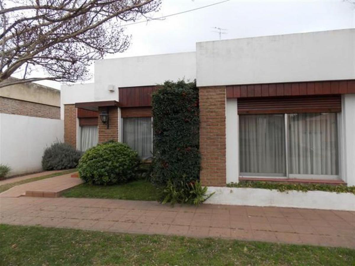 Picture of Home For Sale in Coronel Suarez, Buenos Aires, Argentina