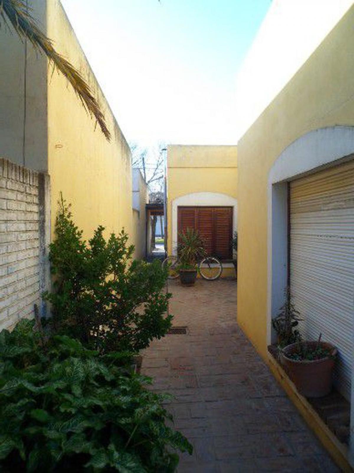 Picture of Home For Sale in Coronel Suarez, Buenos Aires, Argentina