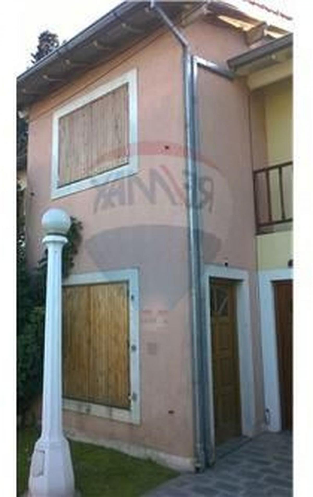 Picture of Home For Sale in Hurlingham, Buenos Aires, Argentina