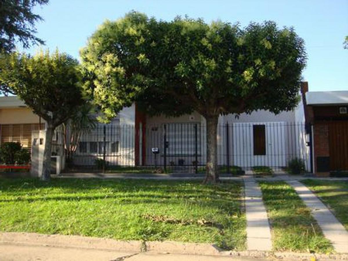 Picture of Home For Sale in Quilmes, Buenos Aires, Argentina