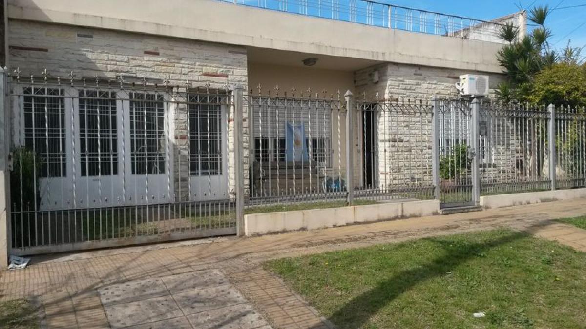 Picture of Home For Sale in Hurlingham, Buenos Aires, Argentina