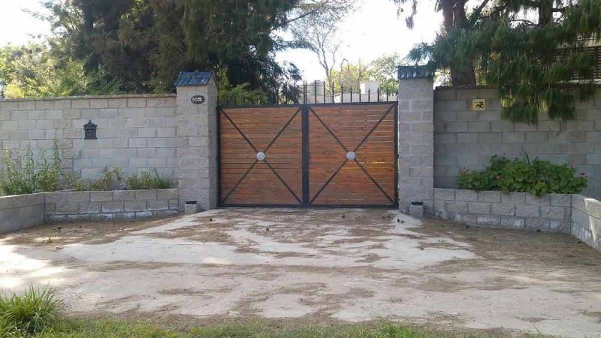 Picture of Residential Land For Sale in Malvinas Argentinas, Buenos Aires, Argentina