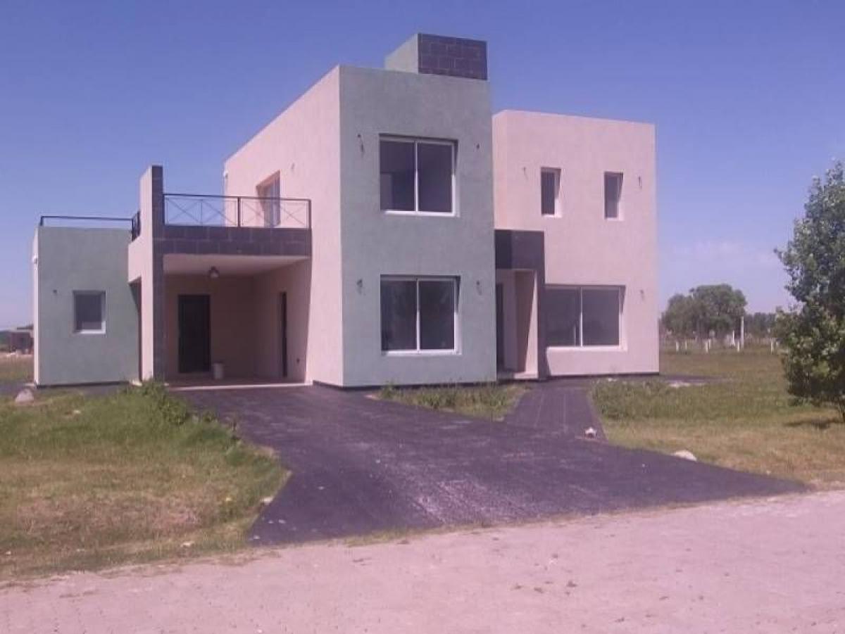 Picture of Home For Sale in Canuelas, Buenos Aires, Argentina