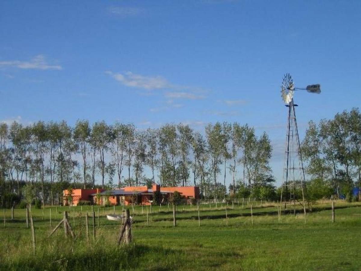 Picture of Home For Sale in Carmen De Areco, Buenos Aires, Argentina