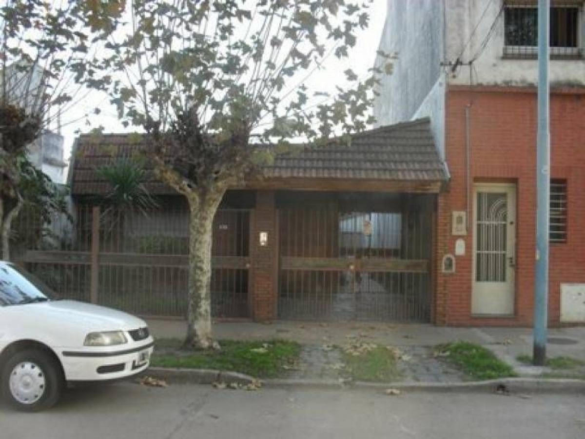 Picture of Home For Sale in Lanus, Buenos Aires, Argentina