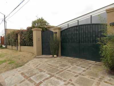 Home For Sale in Coronel Suarez, Argentina
