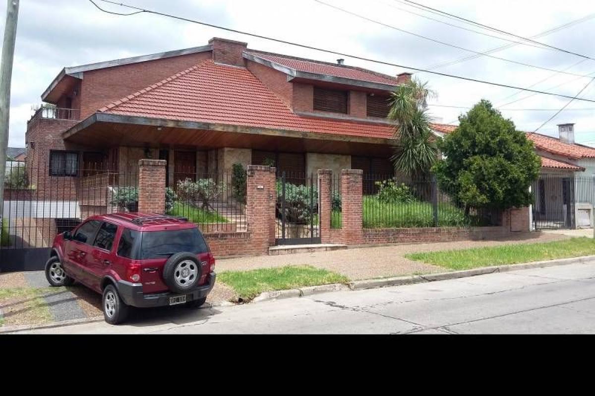 Picture of Home For Sale in Moron, Buenos Aires, Argentina