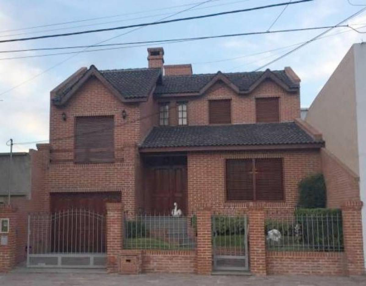 Picture of Home For Sale in Canuelas, Buenos Aires, Argentina