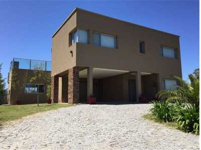 Home For Sale in Berazategui, Argentina