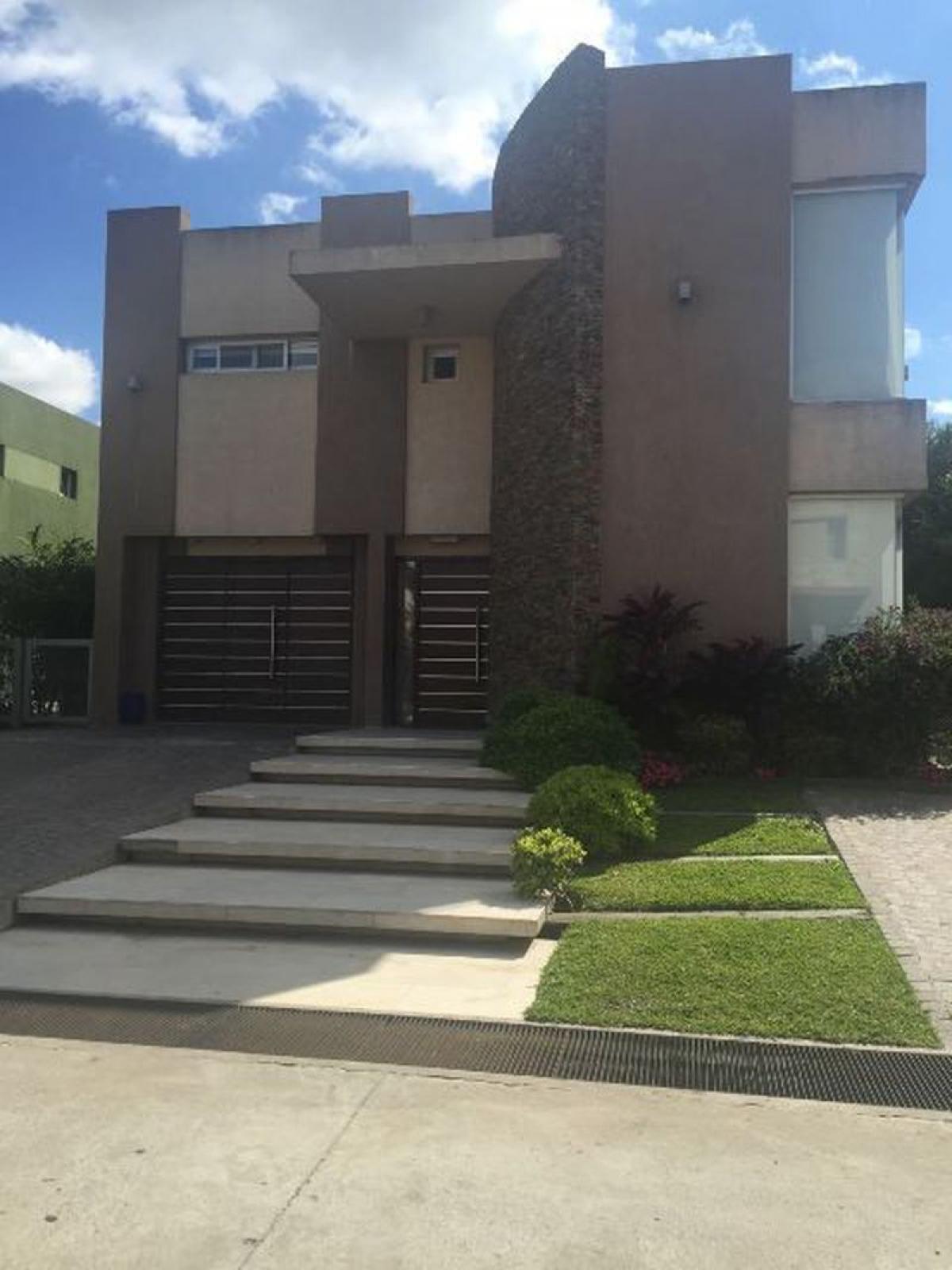 Picture of Home For Sale in Quilmes, Buenos Aires, Argentina