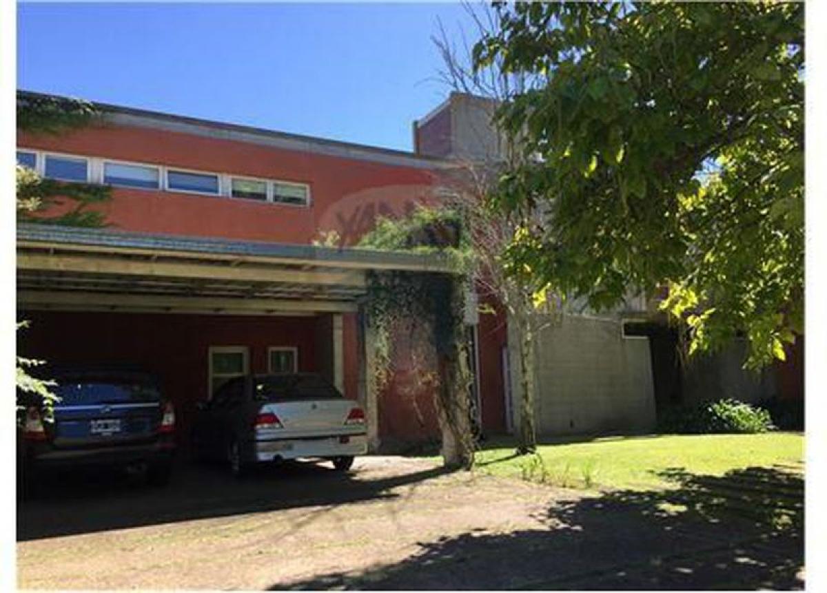 Picture of Home For Sale in Berazategui, Buenos Aires, Argentina