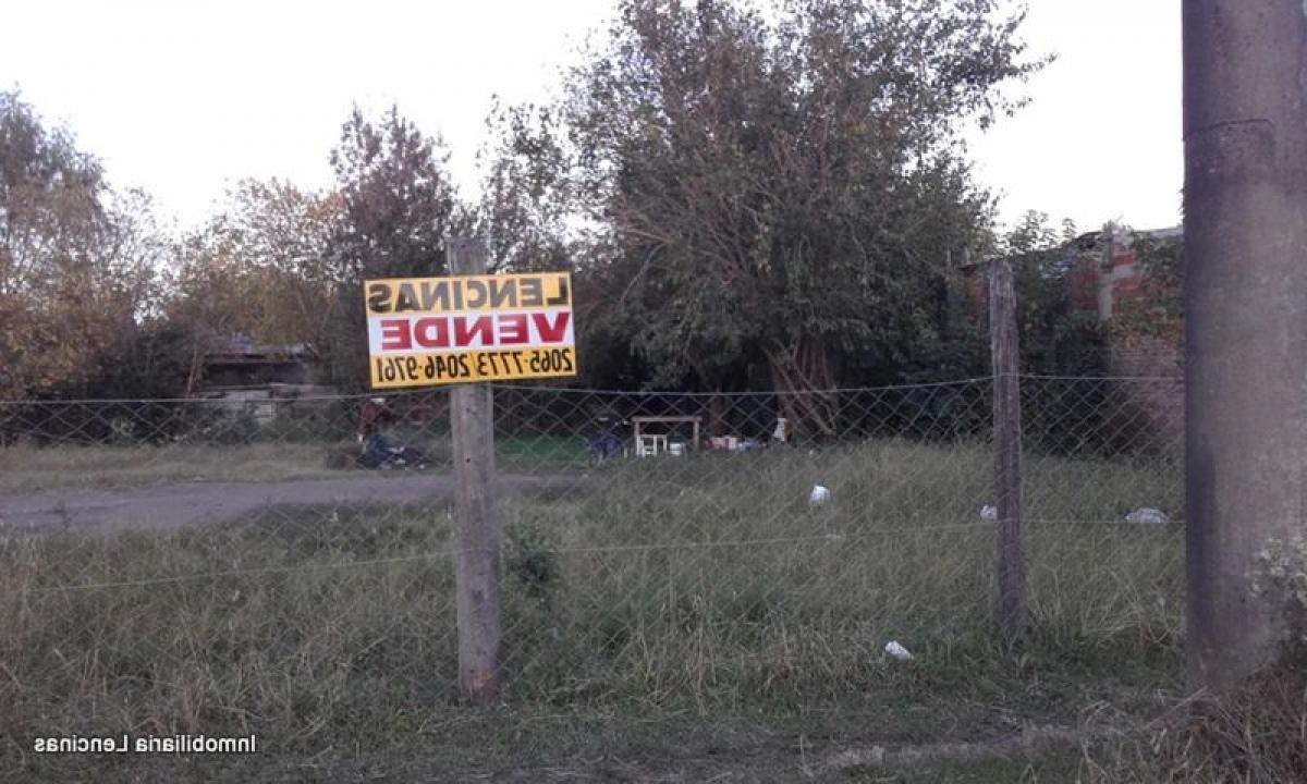 Picture of Residential Land For Sale in Florencio Varela, Buenos Aires, Argentina