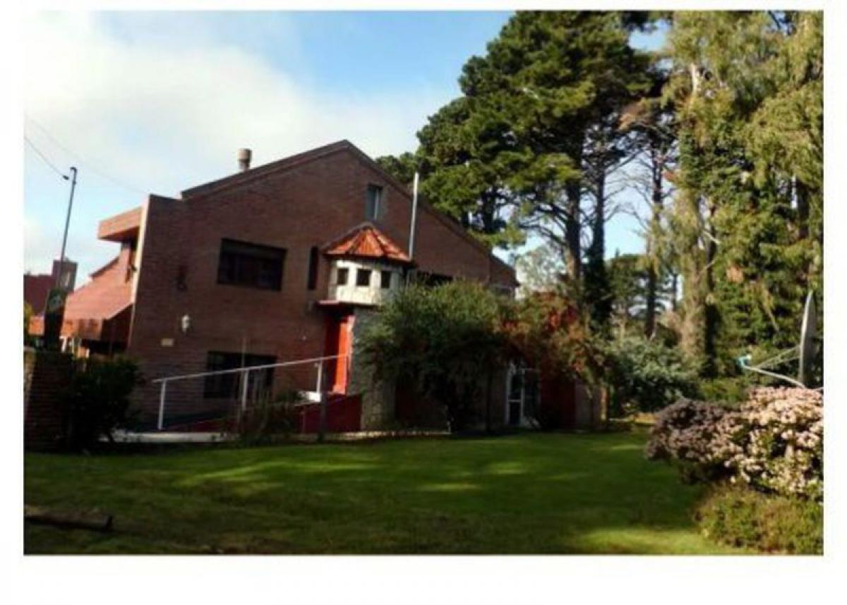 Picture of Home For Sale in General Pueyrredon, Buenos Aires, Argentina