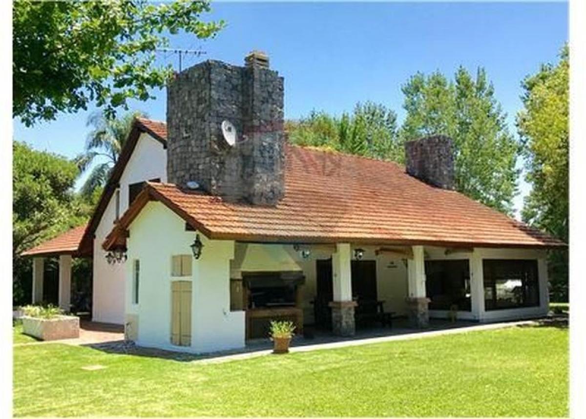 Picture of Home For Sale in Canuelas, Buenos Aires, Argentina