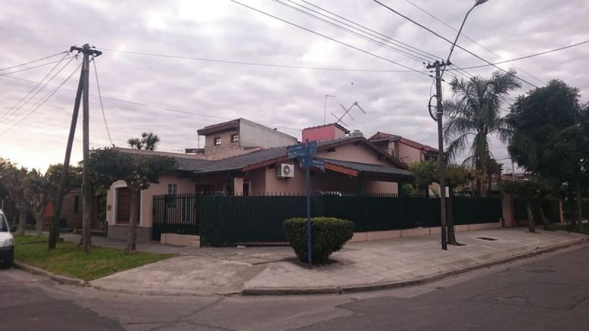 Picture of Home For Sale in Bs.As. G.B.A. Zona Oeste, Buenos Aires, Argentina