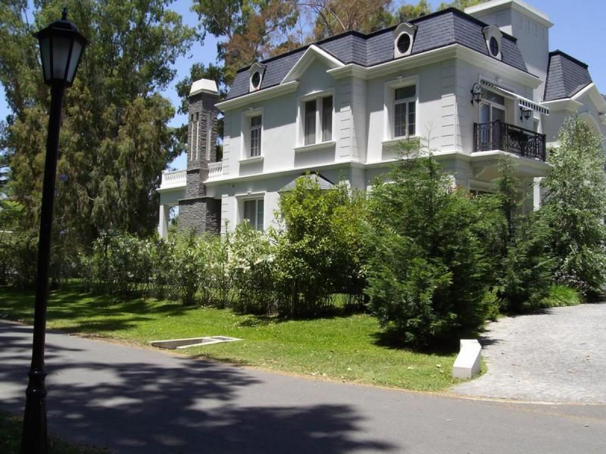 Picture of Home For Sale in Berazategui, Buenos Aires, Argentina