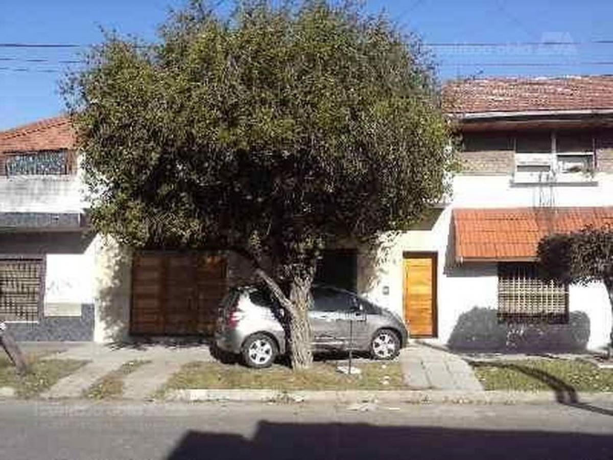 Picture of Home For Sale in Lanus, Buenos Aires, Argentina