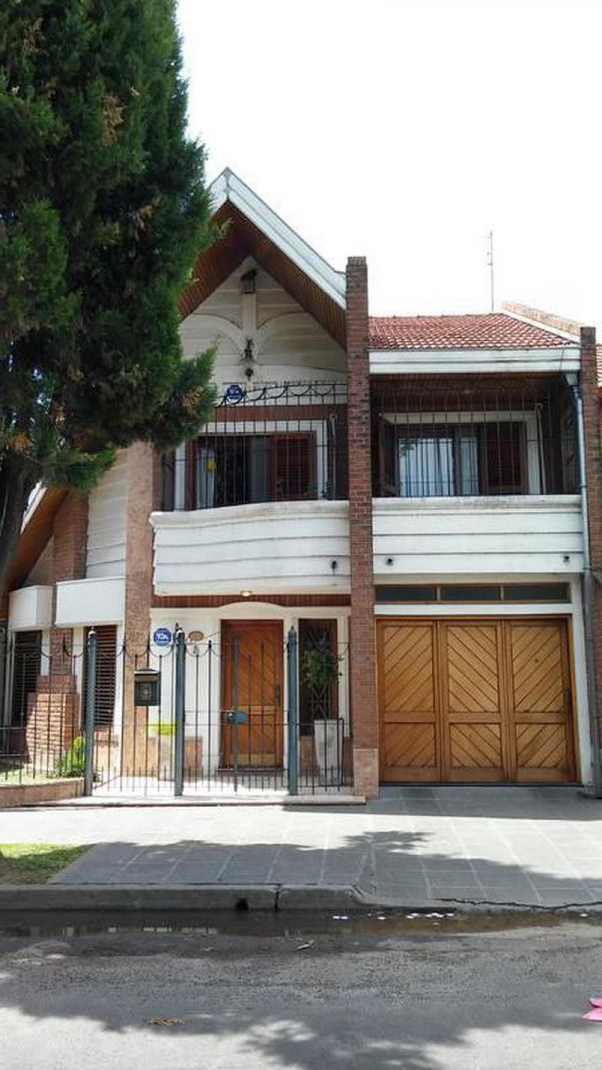 Picture of Home For Sale in Lanus, Buenos Aires, Argentina