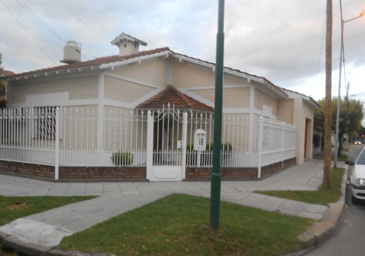 Picture of Home For Sale in Lomas De Zamora, Buenos Aires, Argentina