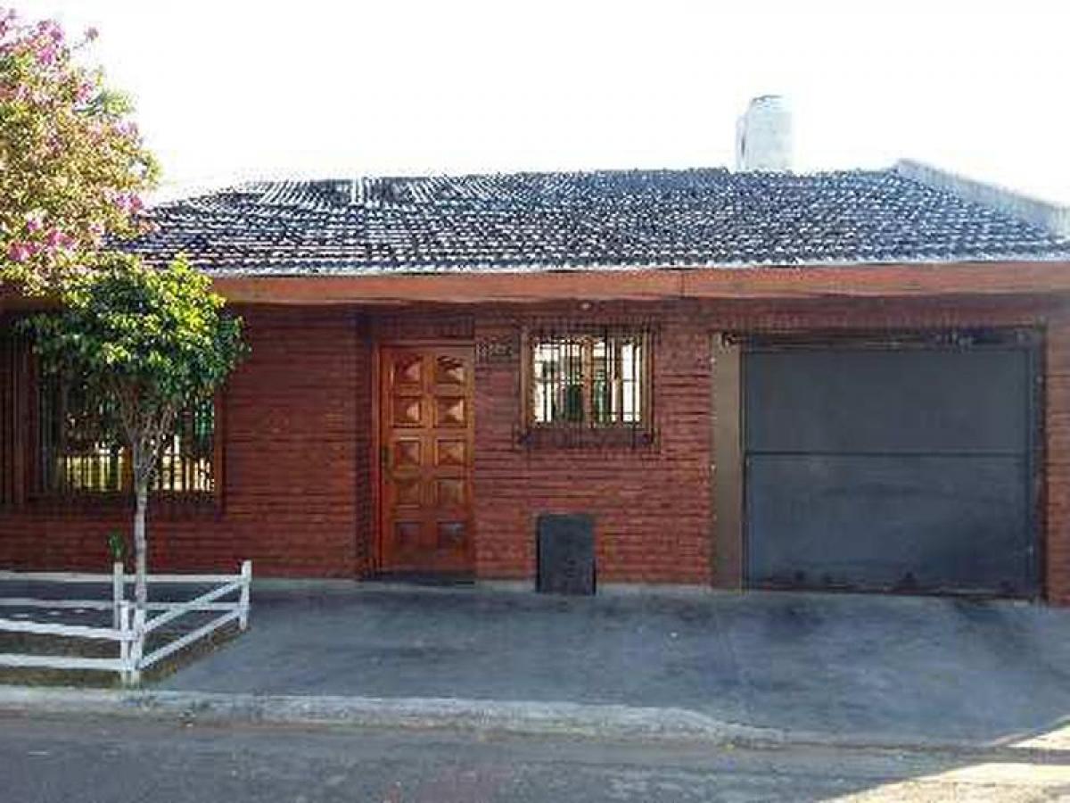 Picture of Home For Sale in Pehuajo, Buenos Aires, Argentina