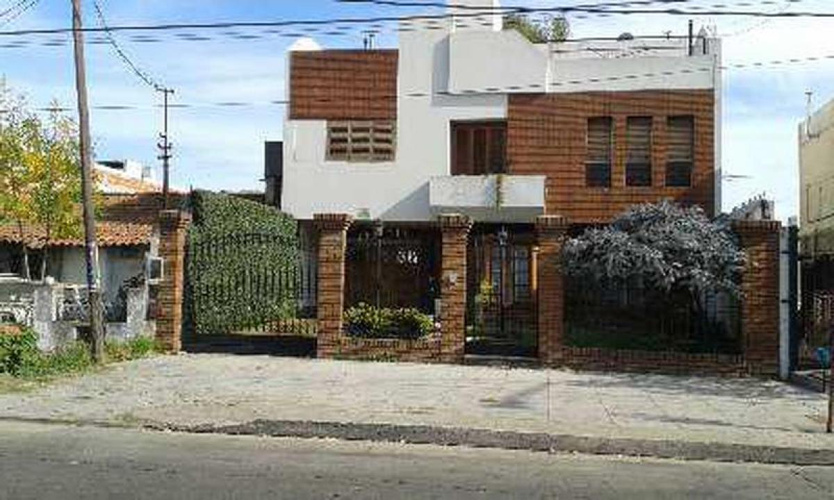 Picture of Home For Sale in Pehuajo, Buenos Aires, Argentina