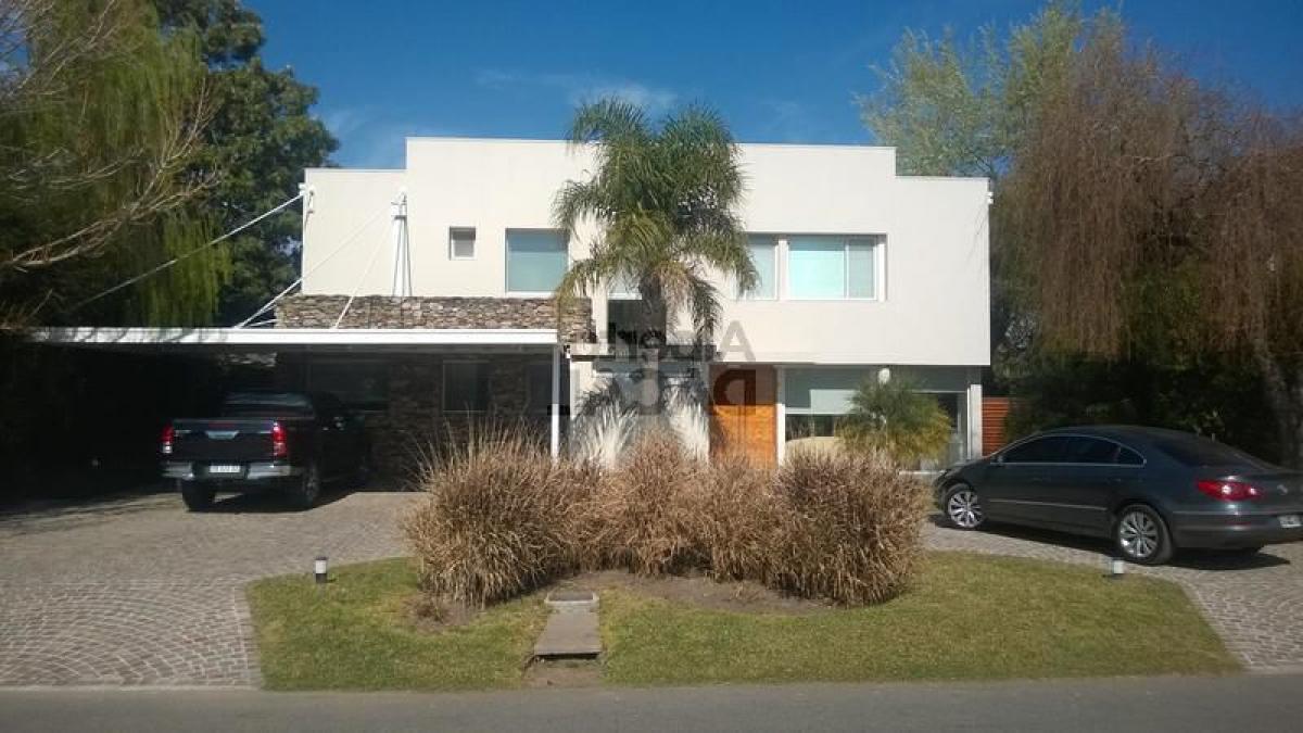 Picture of Home For Sale in Berazategui, Buenos Aires, Argentina