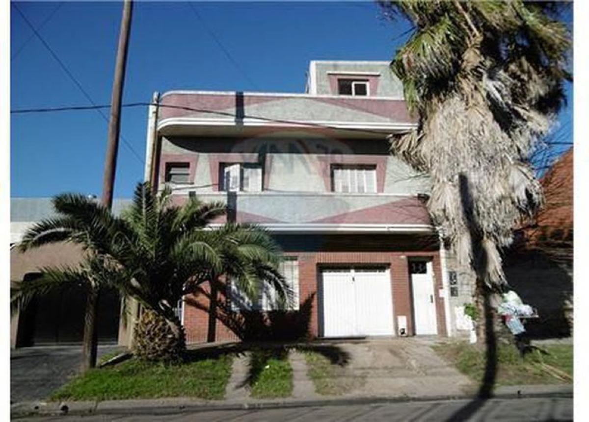 Picture of Home For Sale in Lanus, Buenos Aires, Argentina