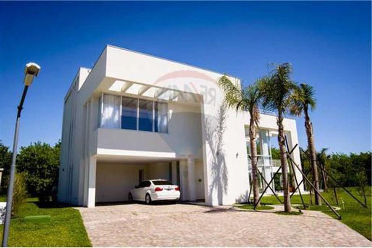 Picture of Home For Sale in Berazategui, Buenos Aires, Argentina