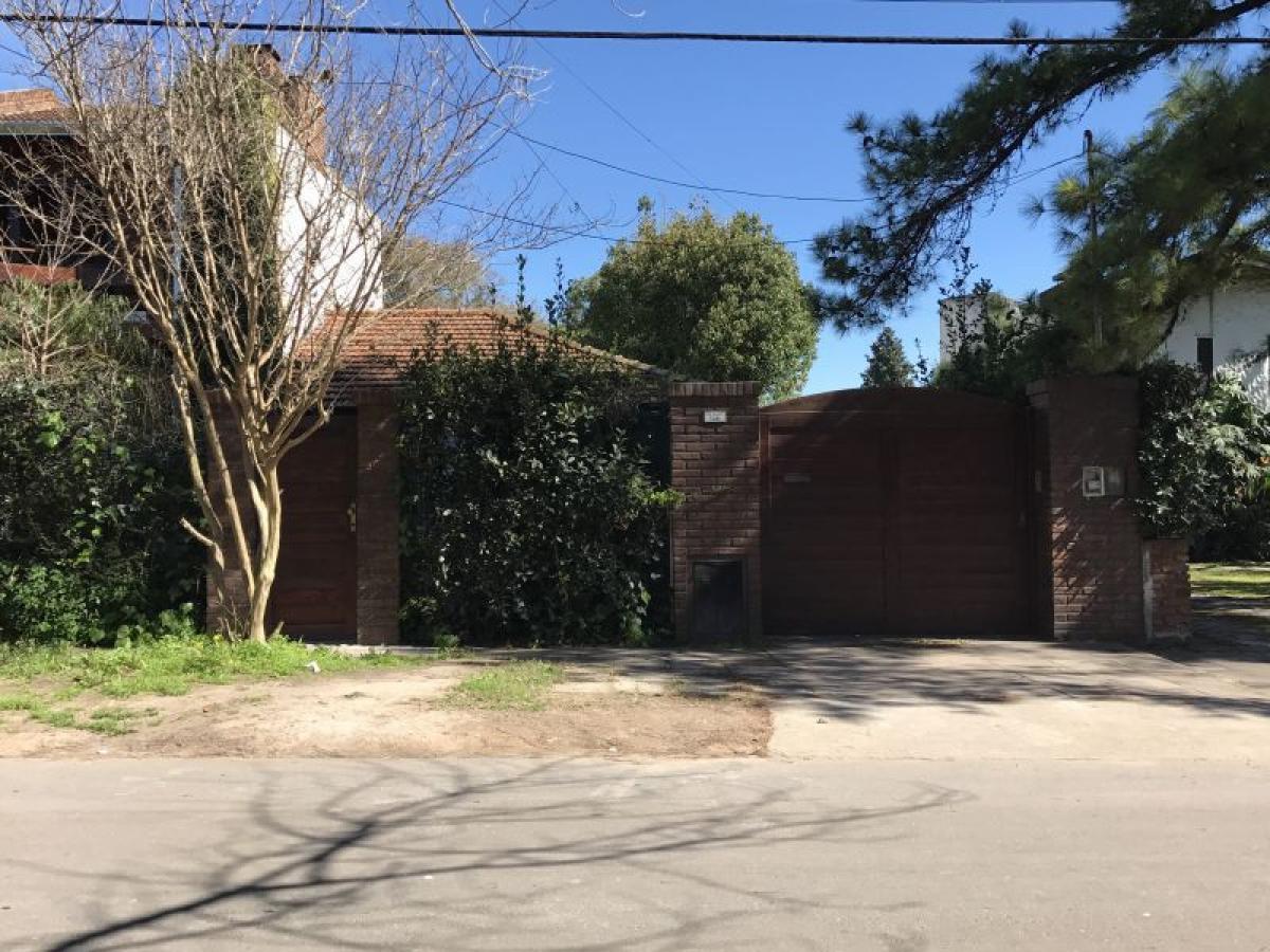 Picture of Home For Sale in Berazategui, Buenos Aires, Argentina