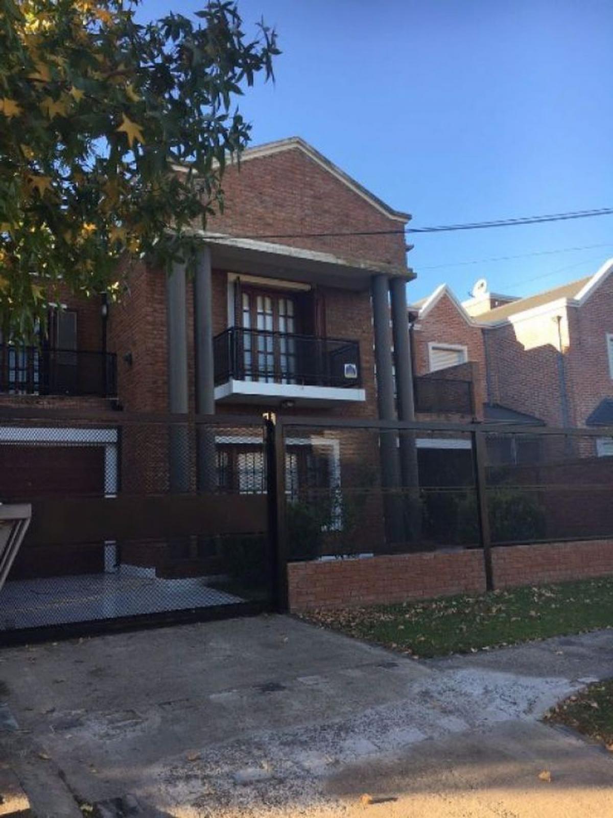 Picture of Home For Sale in Canuelas, Buenos Aires, Argentina