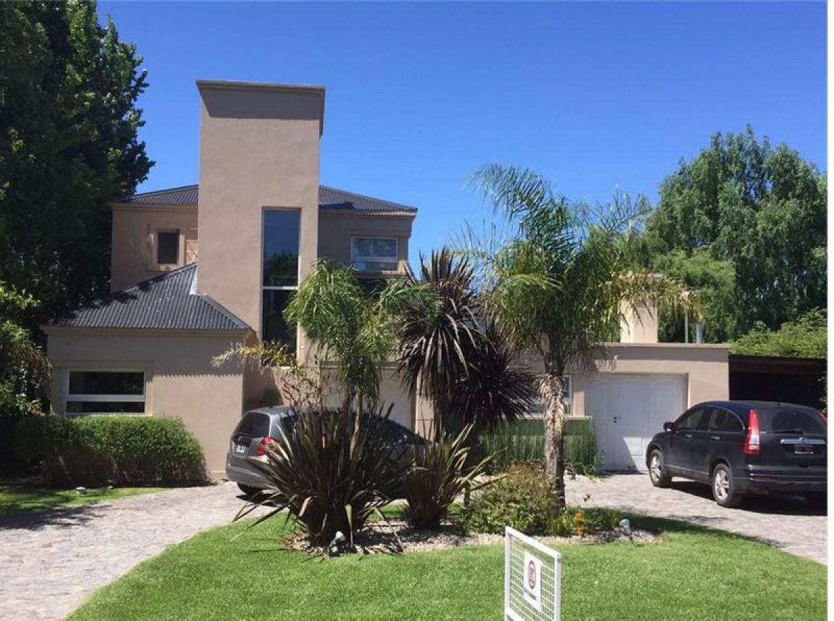 Picture of Home For Sale in Berazategui, Buenos Aires, Argentina